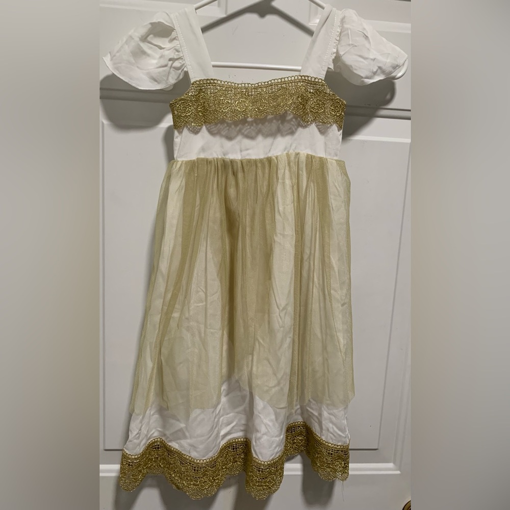 Bug A Boutique Girl’s size 3 tank dress. Cream color with chartreuse overlay